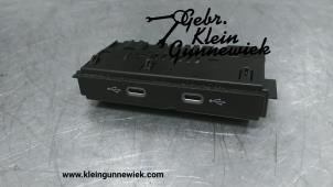 Used AUX / USB connection Volkswagen Caddy Price € 20,00 Margin scheme offered by Gebr.Klein Gunnewiek Ho.BV