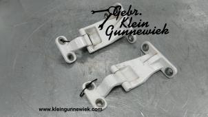 Gebrauchte Scharnier Heckklappe Volkswagen Caddy Preis € 45,00 Margenregelung angeboten von Gebr.Klein Gunnewiek Ho.BV