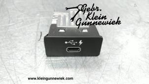Usados Conexión AUX-USB BMW X5 Precio € 30,00 Norma de margen ofrecido por Gebr.Klein Gunnewiek Ho.BV