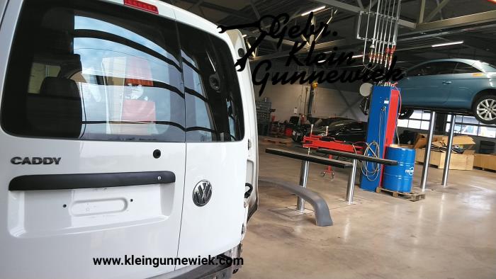 Tylne drzwi samochodu dostawczego z Volkswagen Caddy 2010