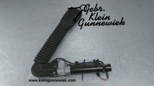 Used Seatbelt tensioner, left BMW 5-Serie Price € 85,00 Margin scheme offered by Gebr.Klein Gunnewiek Ho.BV