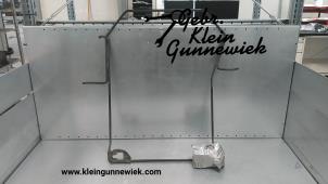 Used Spare wheel mechanism Renault Trafic Price € 45,00 Margin scheme offered by Gebr.Klein Gunnewiek Ho.BV