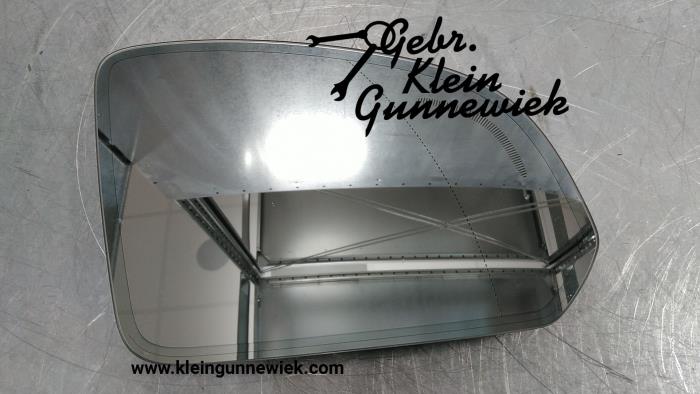 Mirror glass, right from a Volvo XC40 2023