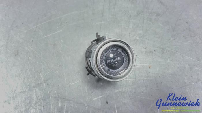 Usagé Commande start/stop Mercedes E-Klasse Prix € 22,00 Règlement à la marge proposé par Klein Gunnewiek Autodemontage & Motorentechniek
