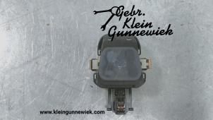 Używane Czujnik deszczu Mercedes E-Klasse Cena € 35,00 Procedura marży oferowane przez Gebr.Klein Gunnewiek Ho.BV