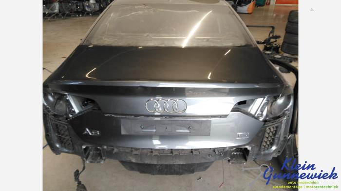 Używane Tylna klapa Audi A8 Cena € 249,00 Procedura marży oferowane przez Klein Gunnewiek Autodemontage & Motorentechniek