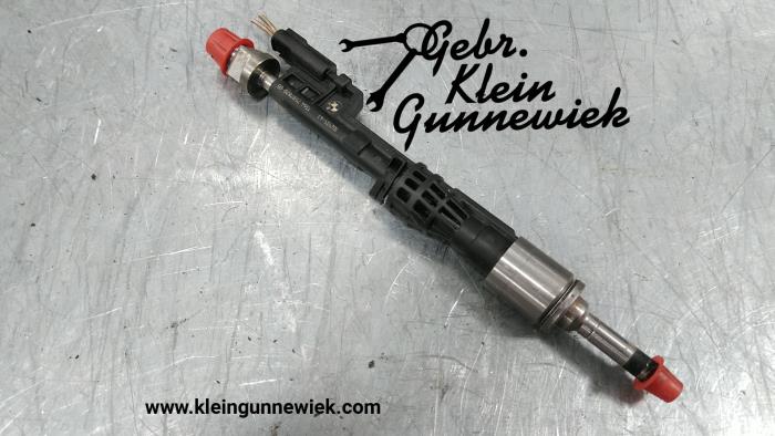 Injector (petrol injection) from a BMW 5-Serie 2012