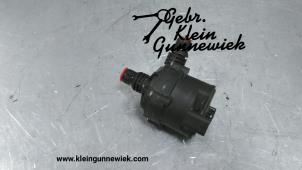 Usagé Pompe à eau BMW 1-Série Prix € 30,00 Règlement à la marge proposé par Gebr.Klein Gunnewiek Ho.BV