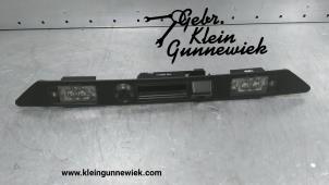 Używane Uchwyt tylnej klapy Audi A8 Cena € 40,00 Procedura marży oferowane przez Gebr.Klein Gunnewiek Ho.BV