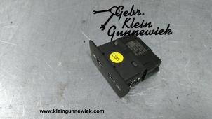 Usados Conexión AUX-USB Volkswagen T-Cross Precio € 15,00 Norma de margen ofrecido por Gebr.Klein Gunnewiek Ho.BV