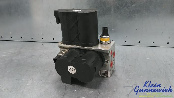 Gebrauchte Ventilblock hydraulisch Mercedes CL Preis € 295,00 Margenregelung angeboten von Klein Gunnewiek Autodemontage & Motorentechniek