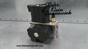 Used Hydraulic valve unit Mercedes C-Klasse Price € 295,00 Margin scheme offered by Gebr.Klein Gunnewiek Ho.BV