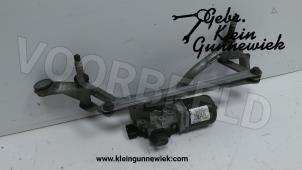 Used Front wiper motor Renault Clio Price € 125,00 Margin scheme offered by Gebr.Klein Gunnewiek Ho.BV