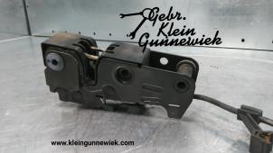 Usagé Mécanique de verrouillage capot Audi A4 Prix € 35,00 Règlement à la marge proposé par Gebr.Klein Gunnewiek Ho.BV