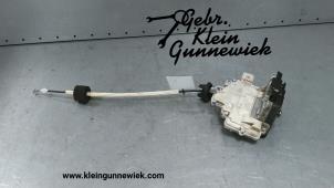 Gebrauchte Türschlossmechanik 4-türig rechts vorne Audi A6 Preis € 65,00 Margenregelung angeboten von Gebr.Klein Gunnewiek Ho.BV
