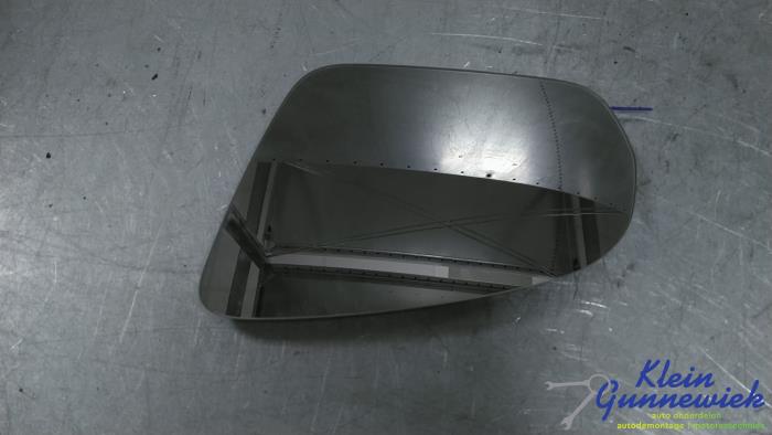 Używane Szyba lusterka lewego Mercedes E-Klasse Cena € 29,00 Procedura marży oferowane przez Klein Gunnewiek Autodemontage & Motorentechniek