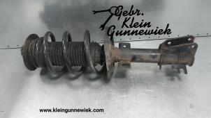 Gebrauchte Stoßdämpferstrebe rechts vorne Renault Master Preis € 35,00 Margenregelung angeboten von Gebr.Klein Gunnewiek Ho.BV