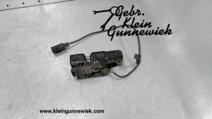 Usagé Mécanique de verrouillage capot Audi A4 Prix € 35,00 Règlement à la marge proposé par Gebr.Klein Gunnewiek Ho.BV