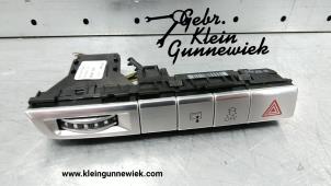 Usagé Commutateur éclairage d'urgence Audi A8 Prix € 45,00 Règlement à la marge proposé par Gebr.Klein Gunnewiek Ho.BV
