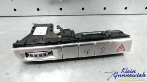 Begagnade Nödbelysningsbrytare Audi A8 Pris € 45,00 Marginaltabell erbjuds av Klein Gunnewiek Autodemontage & Motorentechniek