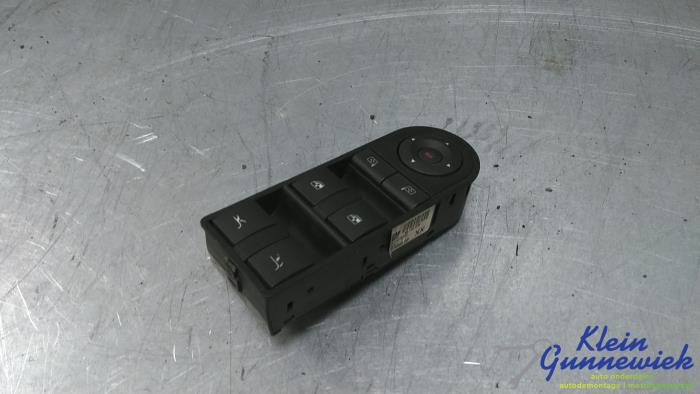 Usados Interruptor combinado de ventanillas Opel Tigra Precio € 86,00 Norma de margen ofrecido por Klein Gunnewiek Autodemontage & Motorentechniek