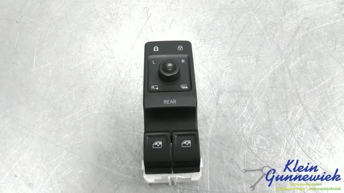 Usados Interruptor combinado de ventanillas Volkswagen ID.4 Precio € 44,00 Norma de margen ofrecido por Klein Gunnewiek Autodemontage & Motorentechniek