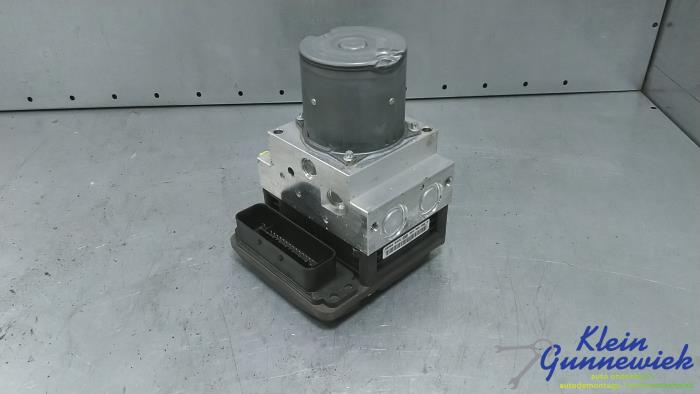 Usagé Bloc ABS Audi S8 Prix € 495,00 Règlement à la marge proposé par Klein Gunnewiek Autodemontage & Motorentechniek