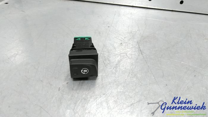 Usados Interruptor Opel Combo Precio € 10,00 Norma de margen ofrecido por Klein Gunnewiek Autodemontage & Motorentechniek