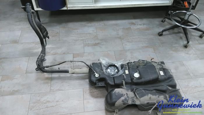 Używane Zbiornik Opel Vivaro Cena € 158,00 Procedura marży oferowane przez Klein Gunnewiek Autodemontage & Motorentechniek