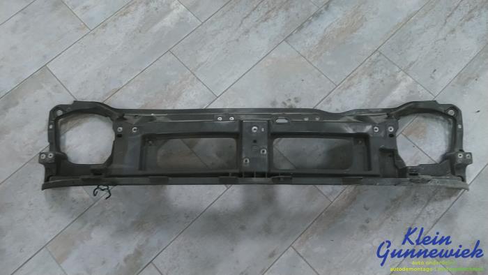 Begagnade Front Opel Vivaro Pris € 53,00 Marginaltabell erbjuds av Klein Gunnewiek Autodemontage & Motorentechniek