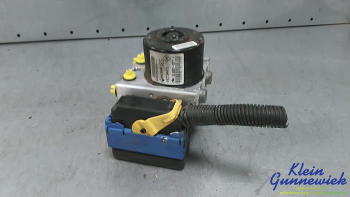 Begagnade ABS-pump Renault Twingo Pris € 19,00 Marginaltabell erbjuds av Klein Gunnewiek Autodemontage & Motorentechniek