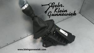 Usagé Levier de vitesse Renault Trafic Prix € 50,00 Règlement à la marge proposé par Klein Gunnewiek Autodemontage & Motorentechniek