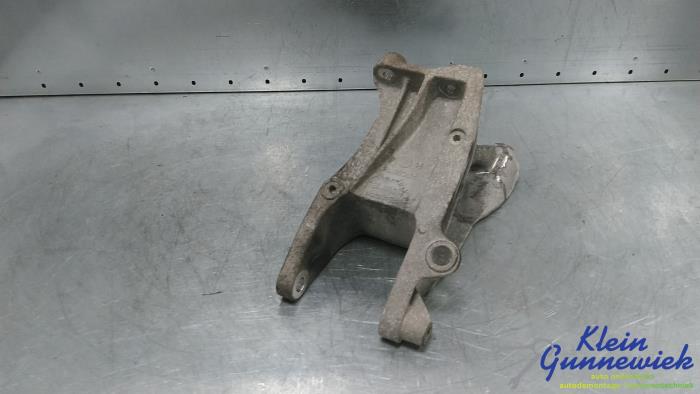 Usagé Support moteur Volkswagen Transporter Prix € 32,00 Règlement à la marge proposé par Klein Gunnewiek Autodemontage & Motorentechniek