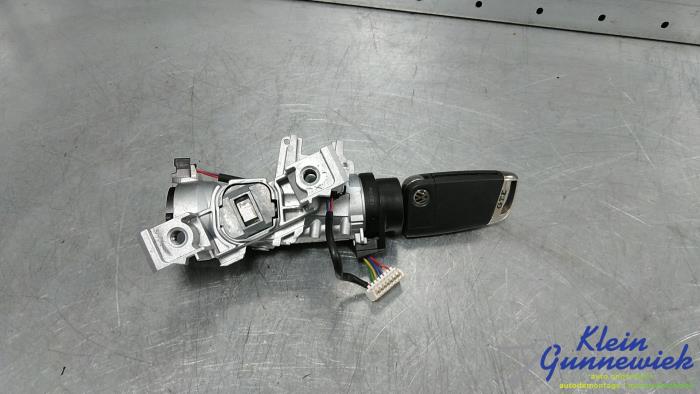 Używane Stacyjka + Kluczyk Volkswagen E-Golf Cena € 30,00 Procedura marży oferowane przez Klein Gunnewiek Autodemontage & Motorentechniek