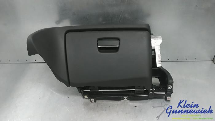 Begagnade Handskfack BMW 1-Serie Pris € 35,00 Marginaltabell erbjuds av Klein Gunnewiek Autodemontage & Motorentechniek