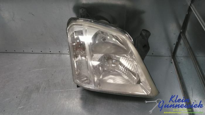 Używane Reflektor prawy Opel Meriva Cena € 30,00 Procedura marży oferowane przez Klein Gunnewiek Autodemontage & Motorentechniek