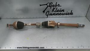 Usagé Arbre de transmission avant droit Dacia Duster Prix € 75,00 Règlement à la marge proposé par Klein Gunnewiek Autodemontage & Motorentechniek