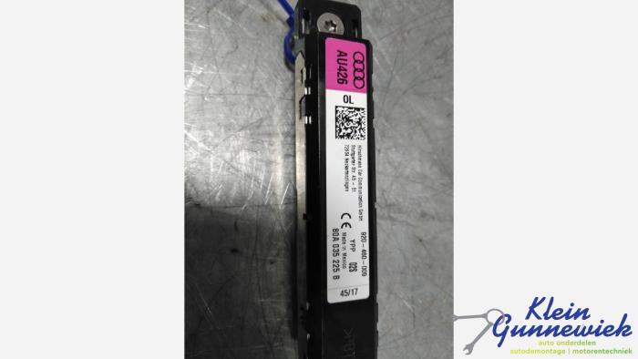 Używane Antena Audi SQ5 Cena € 20,00 Procedura marży oferowane przez Klein Gunnewiek Autodemontage & Motorentechniek