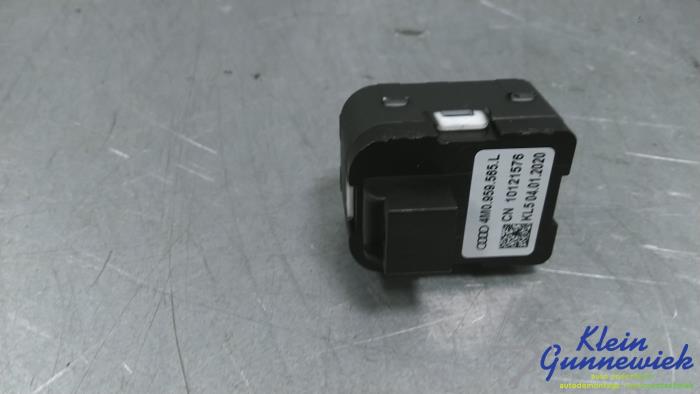 Używane Przelacznik lusterka Audi Q2 Cena € 20,00 Procedura marży oferowane przez Klein Gunnewiek Autodemontage & Motorentechniek