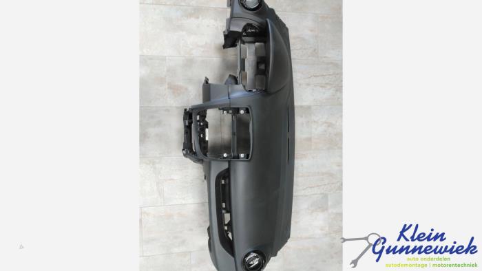 Używane Panel Renault Clio Cena € 163,00 Procedura marży oferowane przez Klein Gunnewiek Autodemontage & Motorentechniek