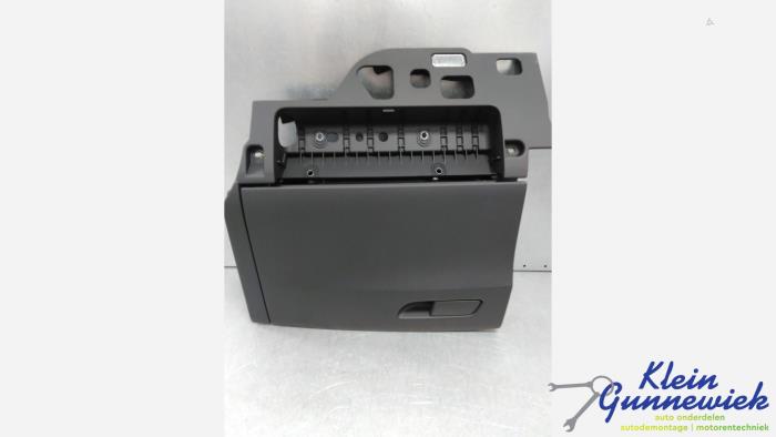 Begagnade Handskfack Audi A4 Pris € 41,00 Marginaltabell erbjuds av Klein Gunnewiek Autodemontage & Motorentechniek