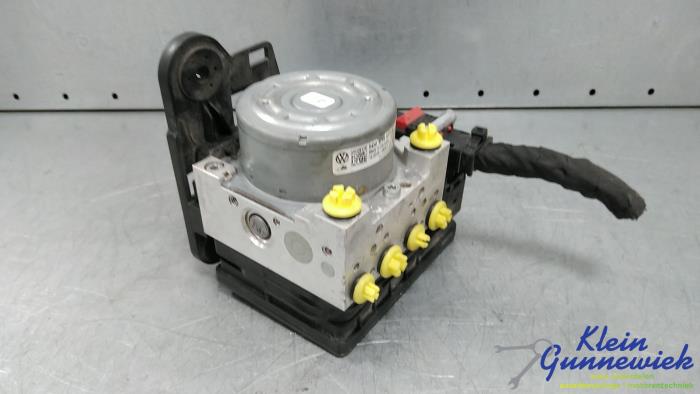 Used ABS pump Volkswagen Passat Price € 42,00 Margin scheme offered by Klein Gunnewiek Autodemontage & Motorentechniek