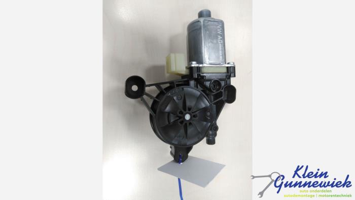 Usados Motor de ventanilla de puerta Audi A4 Precio € 17,00 Norma de margen ofrecido por Klein Gunnewiek Autodemontage & Motorentechniek