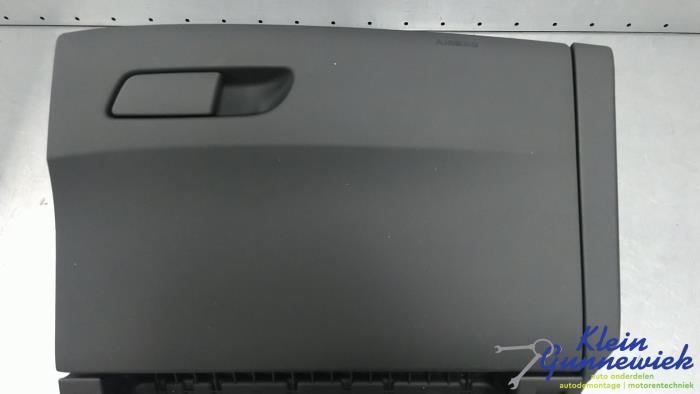 Begagnade Handskfack Audi A4 Pris € 41,00 Marginaltabell erbjuds av Klein Gunnewiek Autodemontage & Motorentechniek