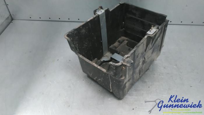 Begagnade Batterilåda Ford Fiesta Pris € 15,00 Marginaltabell erbjuds av Klein Gunnewiek Autodemontage & Motorentechniek
