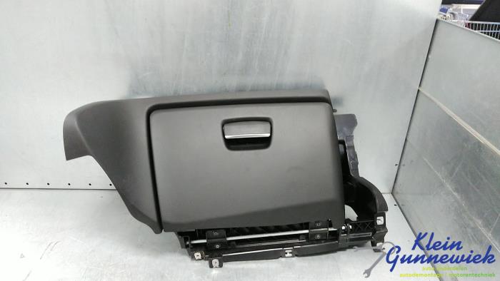 Begagnade Handskfack BMW 1-Serie Pris € 35,00 Marginaltabell erbjuds av Klein Gunnewiek Autodemontage & Motorentechniek