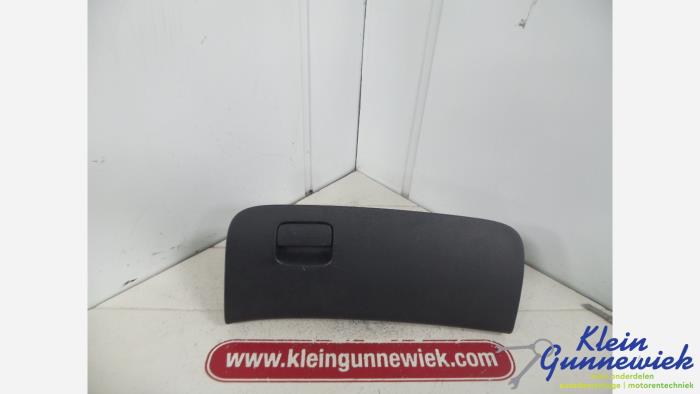 Begagnade Handskfack Hyundai H300 Pris € 22,00 Marginaltabell erbjuds av Klein Gunnewiek Autodemontage & Motorentechniek