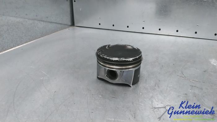Usados Pistón Renault Clio Precio € 60,00 Norma de margen ofrecido por Klein Gunnewiek Autodemontage & Motorentechniek