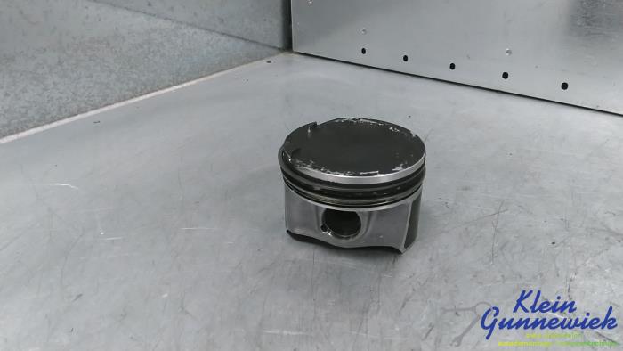 Usados Pistón Renault Clio Precio € 60,00 Norma de margen ofrecido por Klein Gunnewiek Autodemontage & Motorentechniek