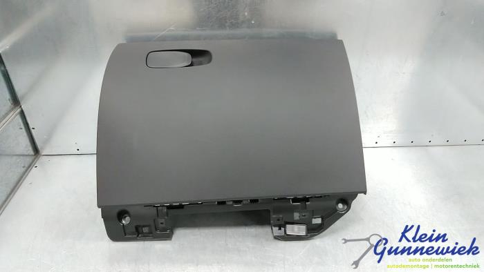Begagnade Handskfack Volvo XC60 Pris € 41,00 Marginaltabell erbjuds av Klein Gunnewiek Autodemontage & Motorentechniek